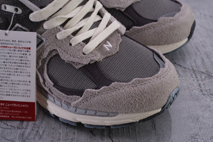 New Balance 2002R 