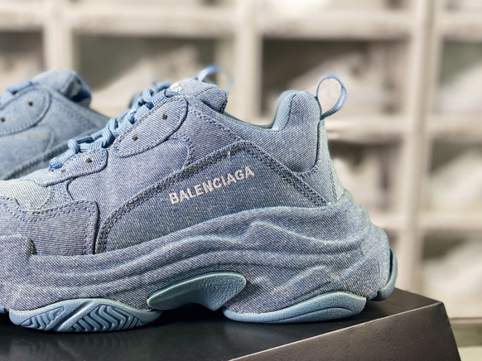 BALCIA TRIPLE S SNEAKER