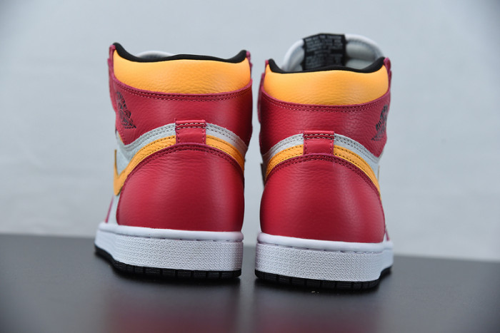 Air Jordan 1 High OG“Light Fusion Red” 555088-603