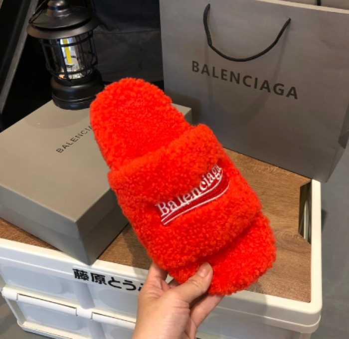 BALCIA Furry Slides