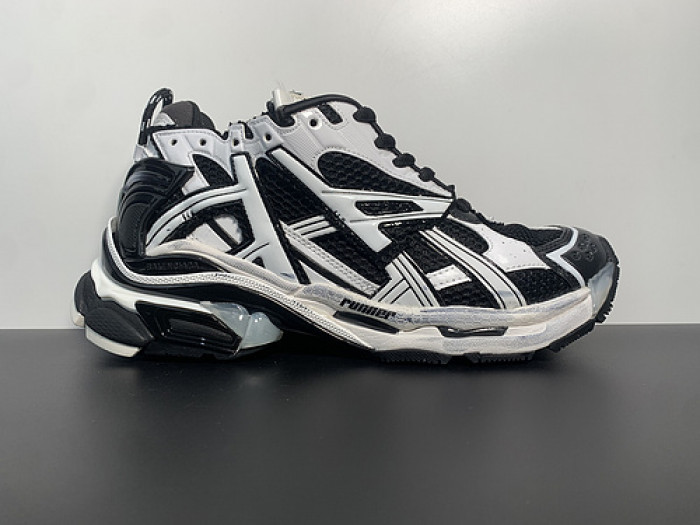 BALCIA RUNNER SNEAKER